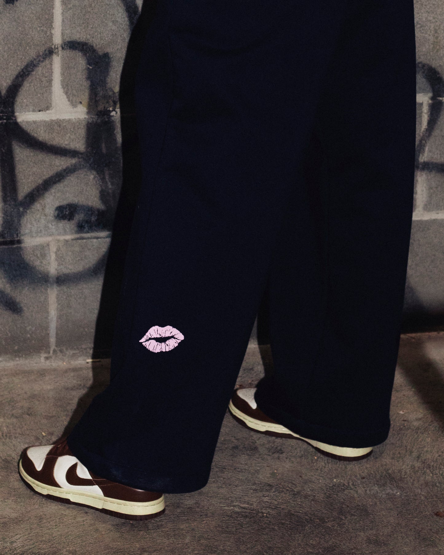 KISS ME SWEATS | NAVY