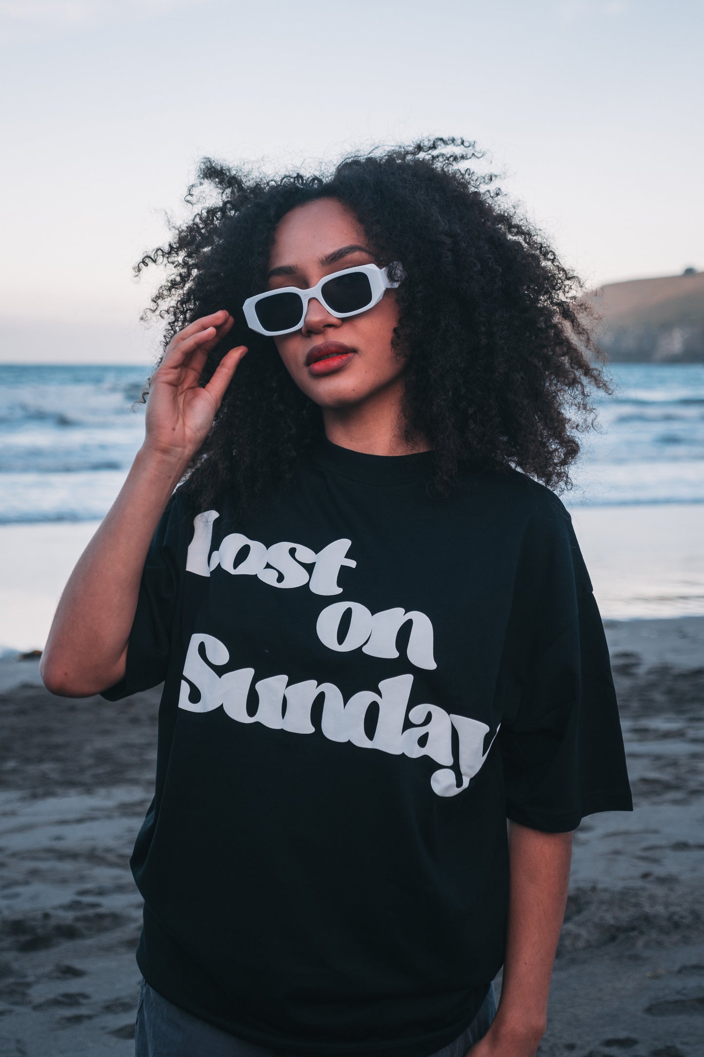 LOST ON SUNDAY - BLACK TEE